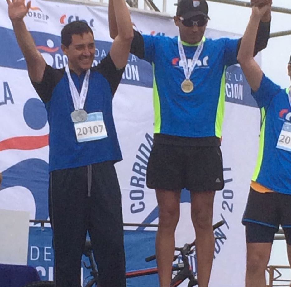 Ejecutivo de proyectos de la consultora logra podium en categoría 21K de la Corrida de la Construcción